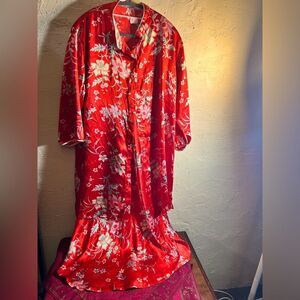 Pajama 2pc set, amazing red floral robe & gown set. Mandarin collar w pink trim